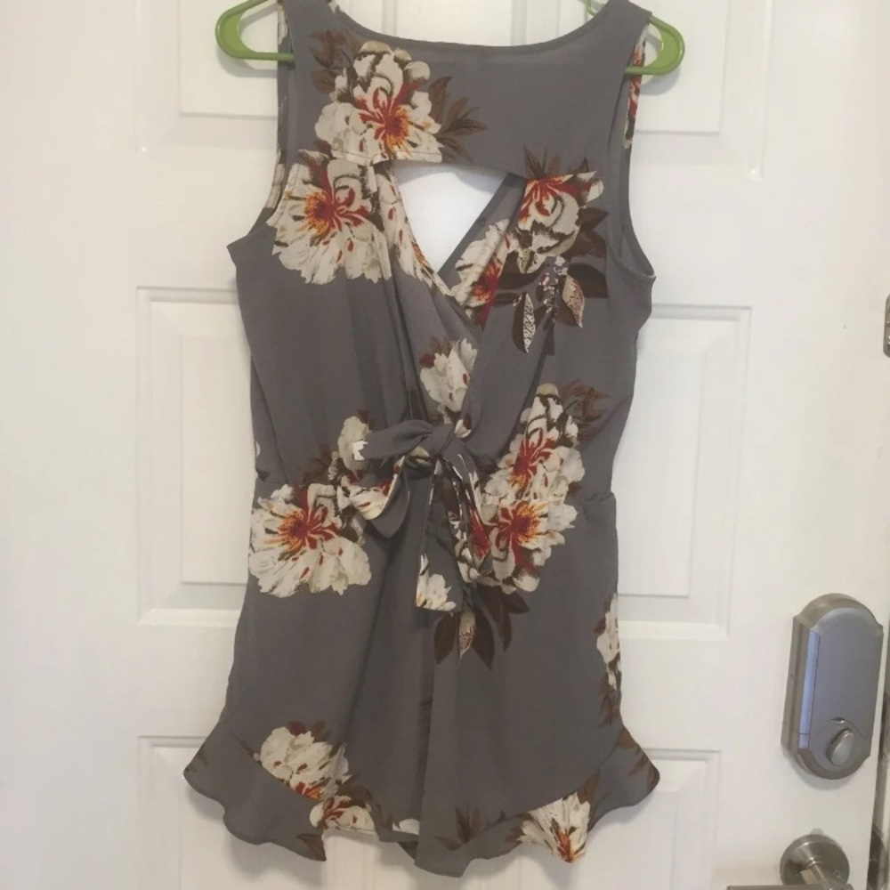 ENTRO Romper - Picture 2 of 8